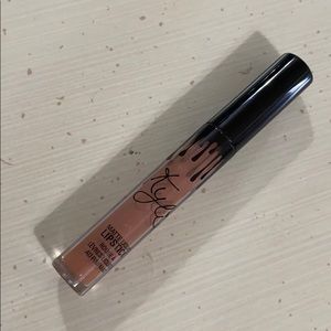 Kylie Matte Liquid Lipstick in Dolce K